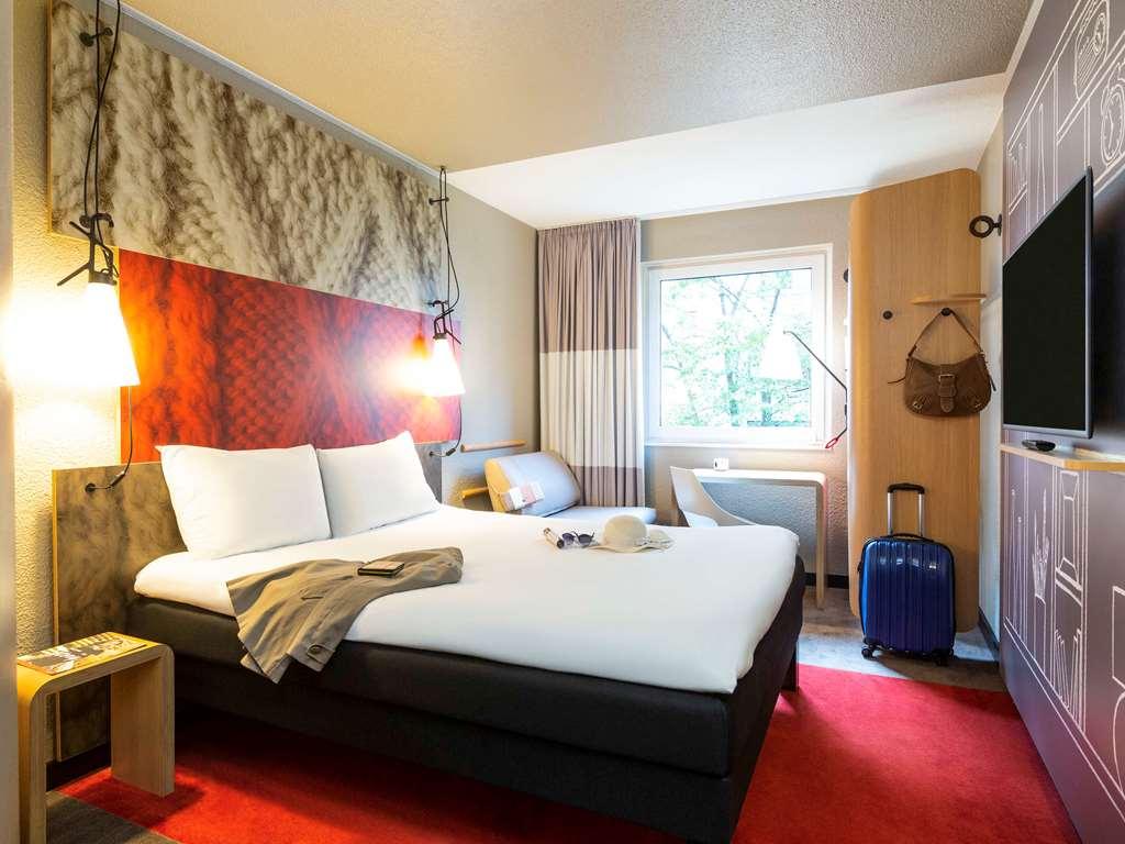 Hotel Ibis West 3*