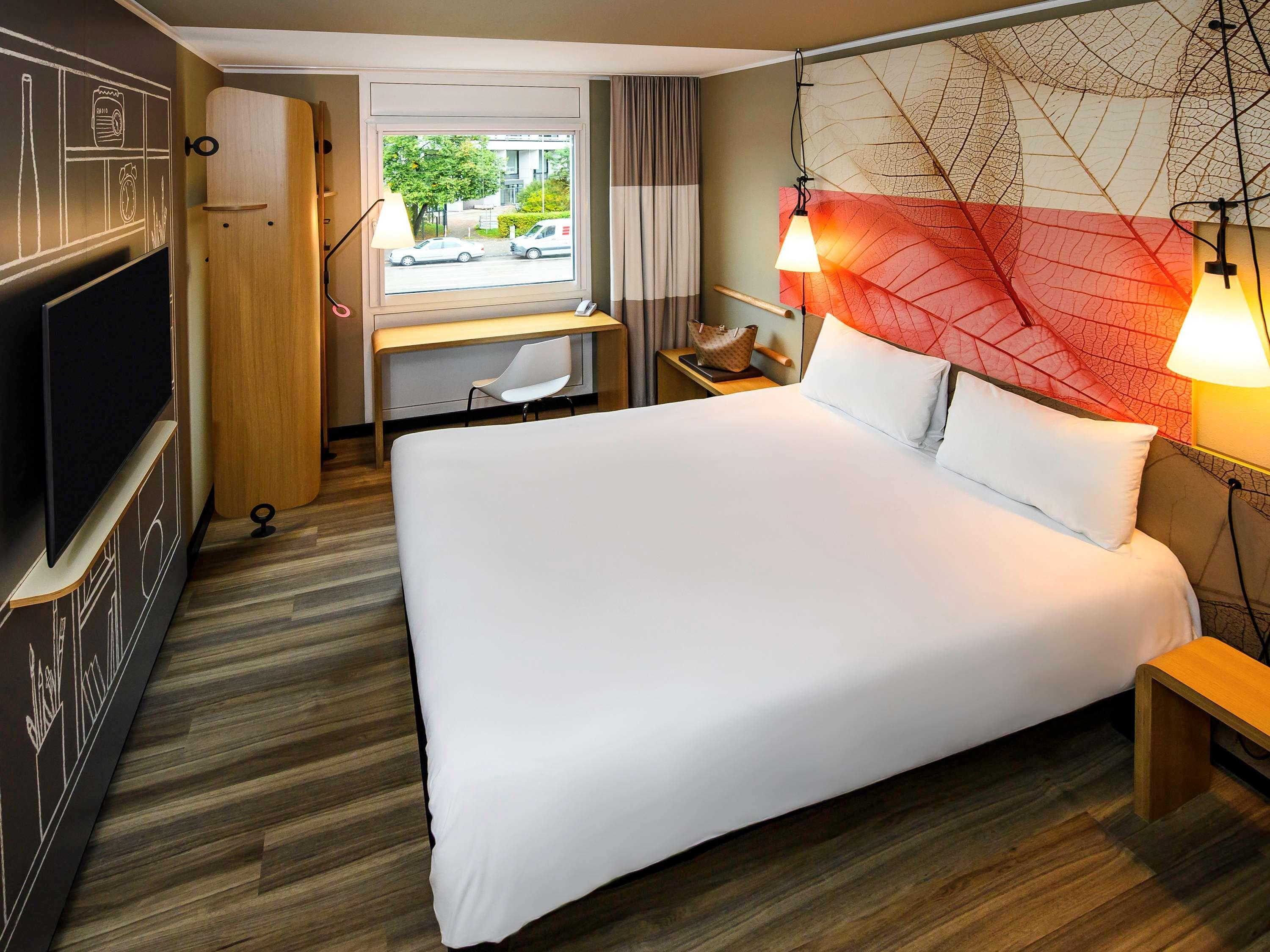 Ibis West 3*