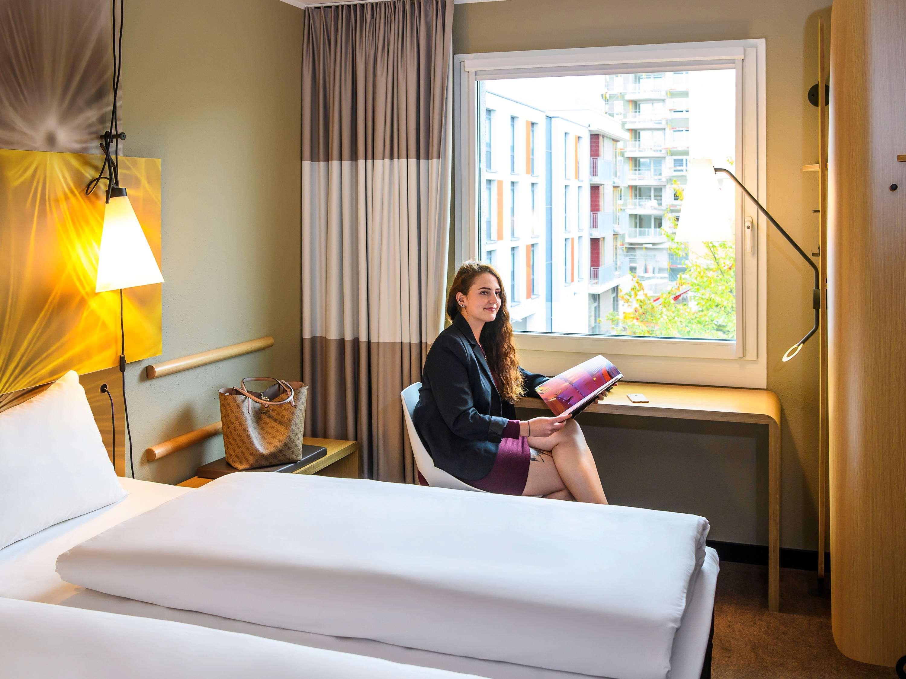 Hotel Ibis West 3*